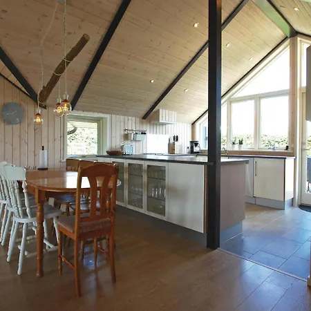 بيت للعطل Three-bedroom Holiday In