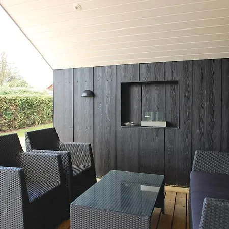 Three-bedroom Holiday In بيت للعطل Hejls