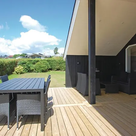 Three-bedroom Holiday In بيت للعطل